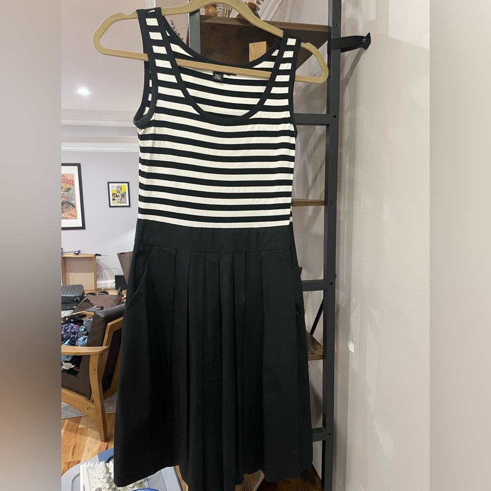 Black and White DKNY Dress (with pockets!)